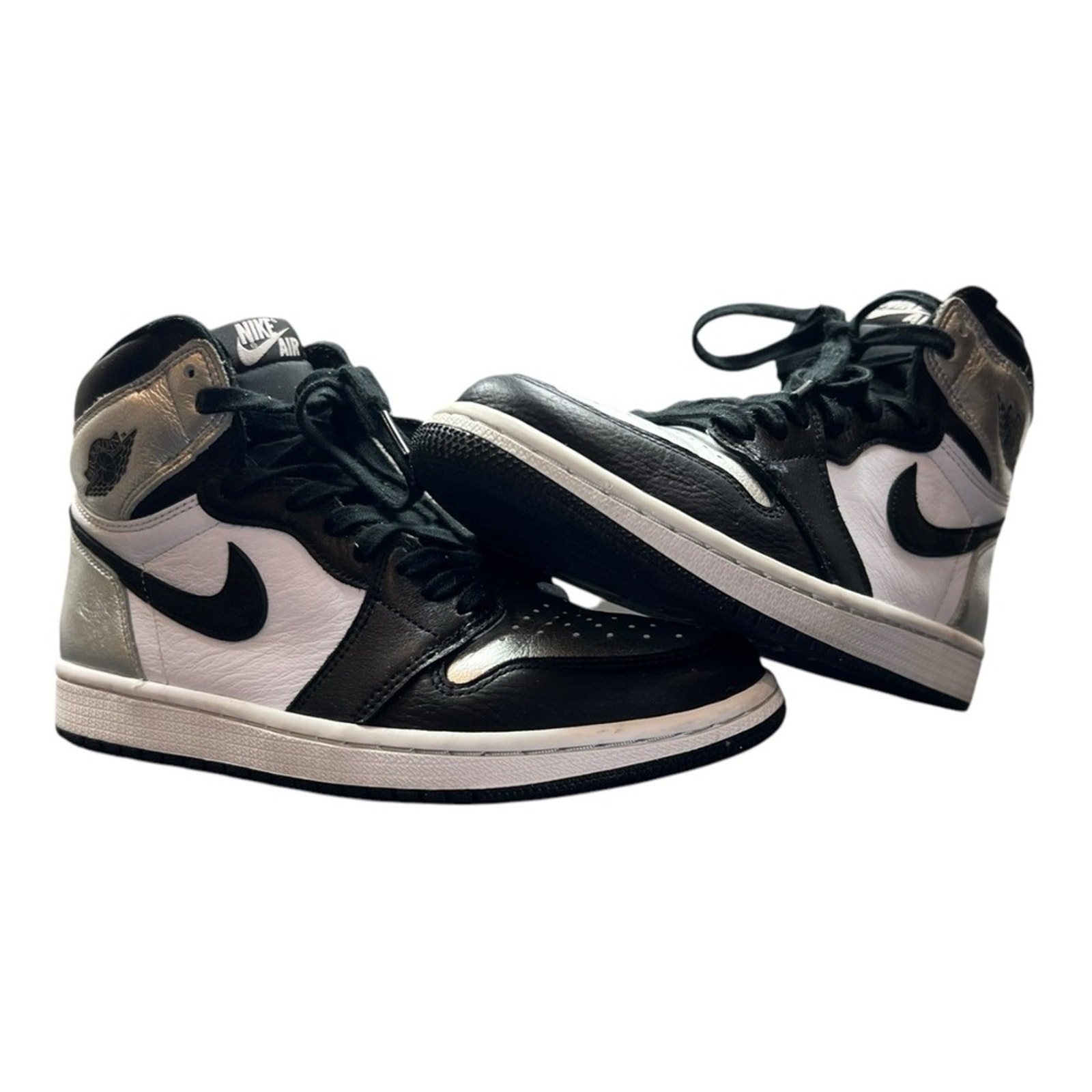Jordan 1 Retro High “Silver Toe” Sneakers